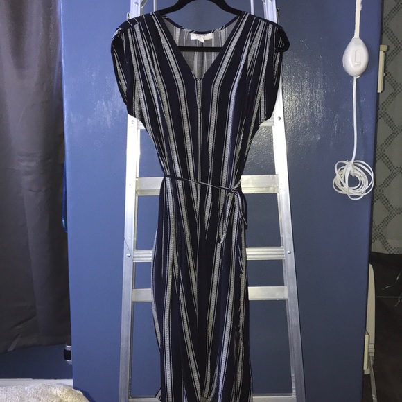 Mid-Length, V-Neck Dress With Short Sleeves - Picture 1 of 4